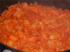 Овощи с томатной пастой на сковороде