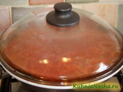 Фарш с томатной пастой на сковороде
