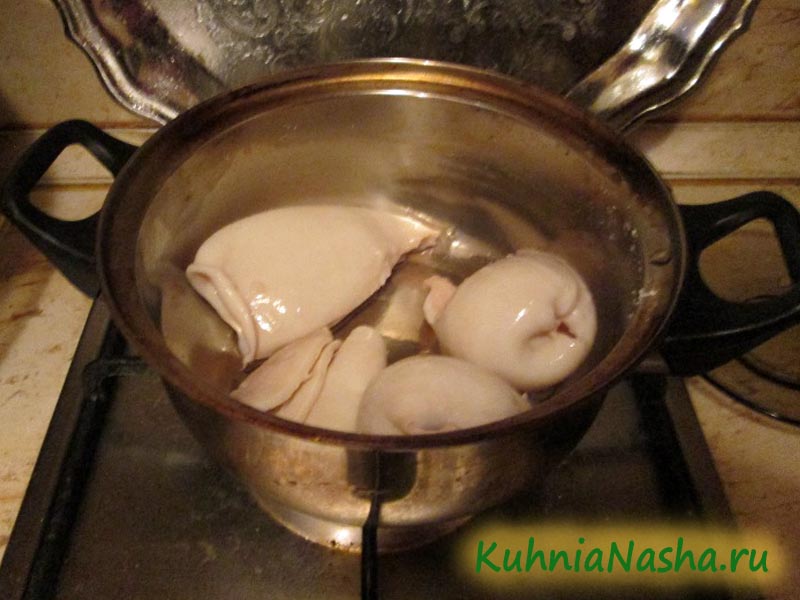 Рецепт приготовления салата из кальмаров с яйцом: