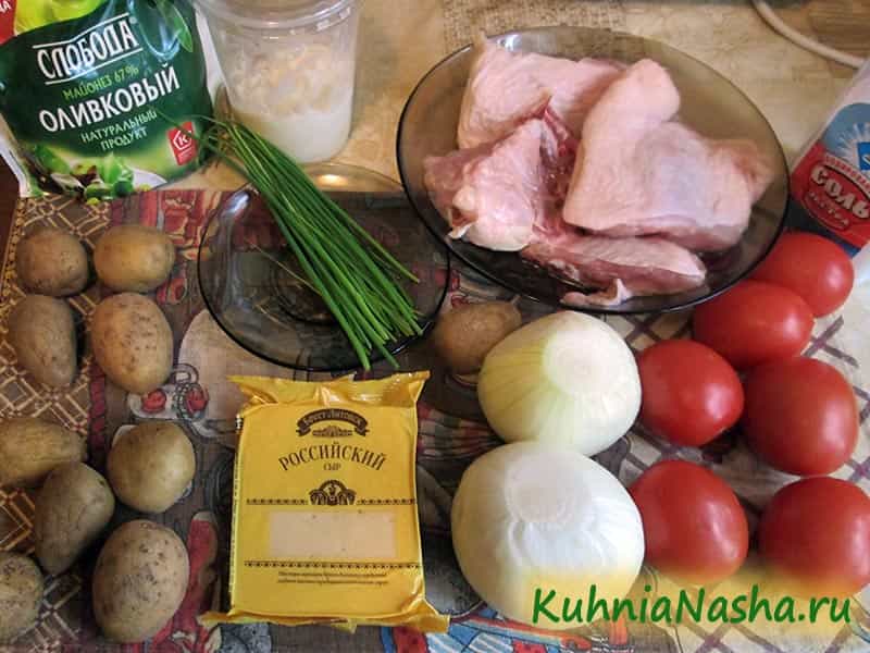 Курица с картошкой, помидорами, сыром, яйцами и сливками в духовке