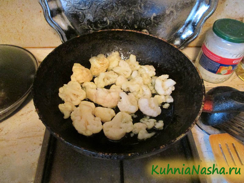 Как приготовить тушеную капусту – рецепт на сковороде с фото пошагово