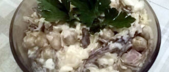 Салат с морской капустой и горошком