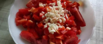 Салат из помидоров и болгарского перца